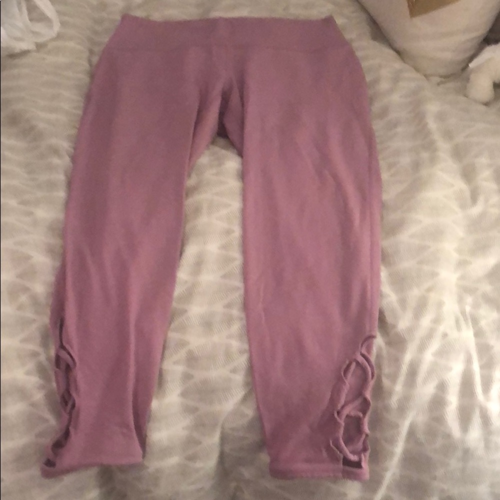 Old navy leggings with cut out at bottom